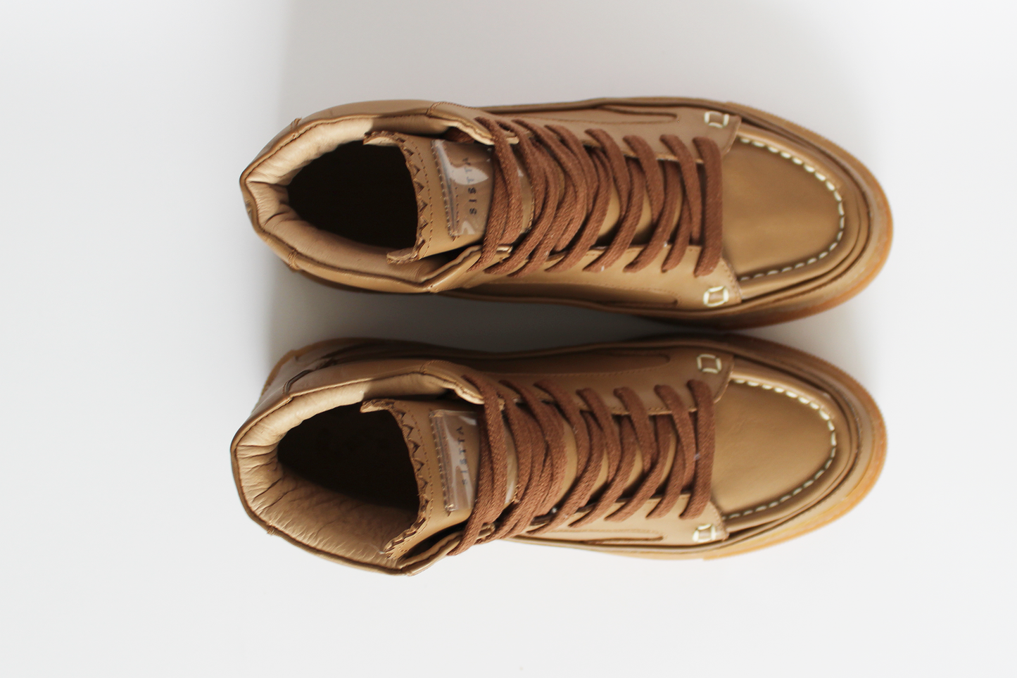 High Top Capuccino – Sneaker artesanal (Preventa)